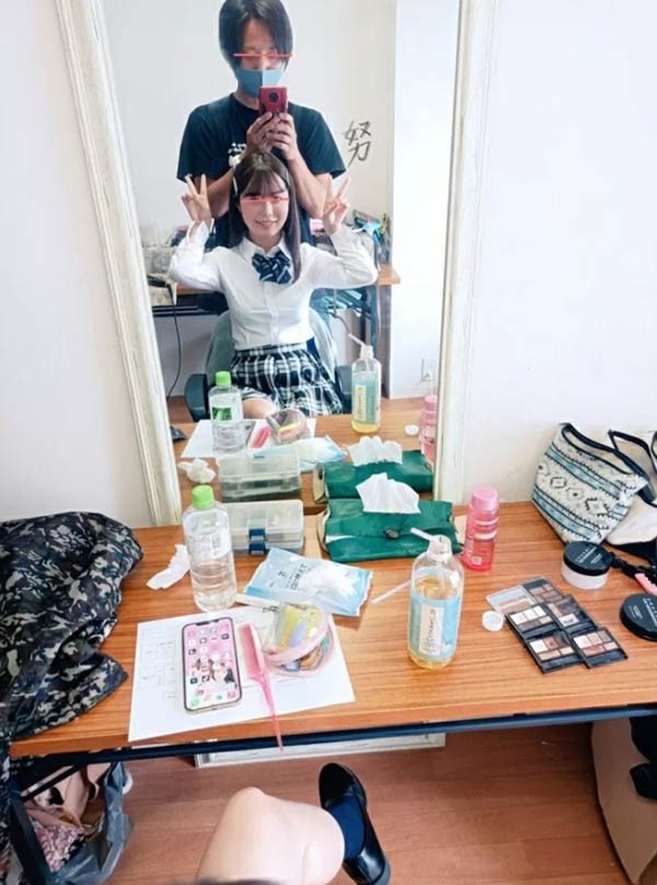 【蜗牛棋牌】手机萤幕泄真相！她交男友的证据抓到了？