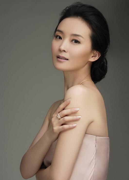 【蜗牛棋牌】王艳 “品牌中国”十大杰出女性颁奖盛典品牌中国公益女性奖女星美照分享及个人资料