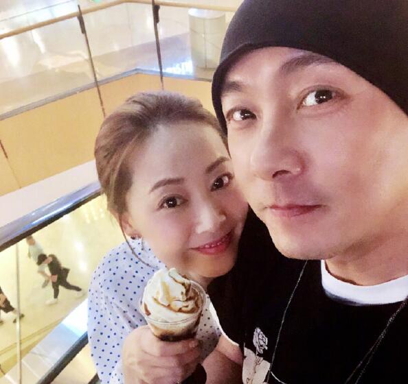 【蜗牛棋牌】张茜17年驭夫术靠一招 与张卫健小别胜新婚