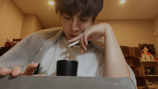 学霸男星Mix开直播只读书不说话