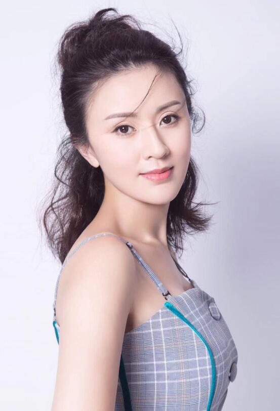 【蜗牛棋牌】赵恺依 悉尼华裔小姐选美季军美照鉴赏