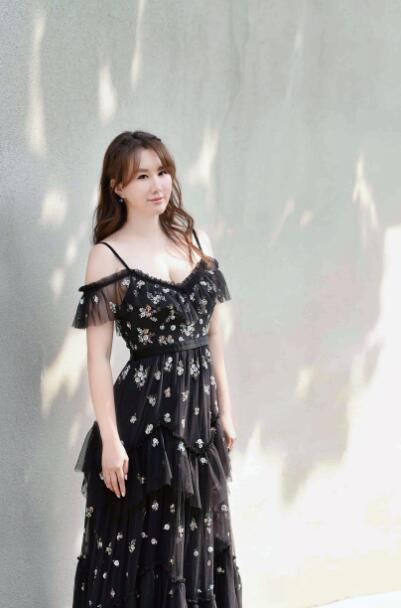 【蜗牛棋牌】孟瑶 蜜丝佛陀美丽模坊全国总冠军美照分享及个人资料