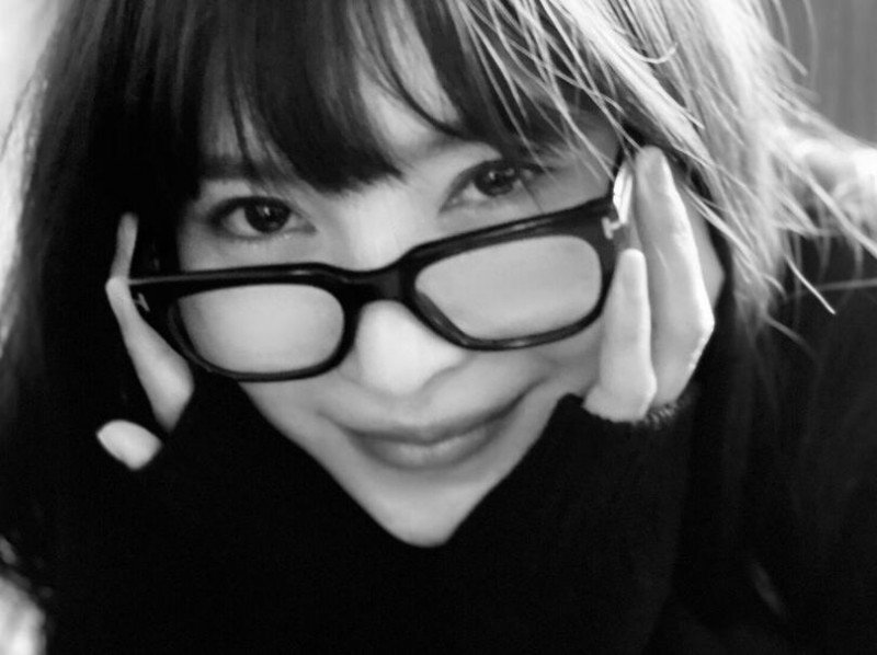 【蜗牛棋牌】腰窝女神小野夕子(葵)本月登上周刊献身火辣写真!