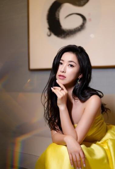 【蜗牛棋牌】朱珠 MTV VJ大赛北京赛冠军美照鉴赏