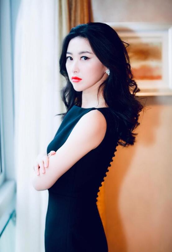 【蜗牛棋牌】朱珠 MTV VJ大赛北京赛冠军美照鉴赏