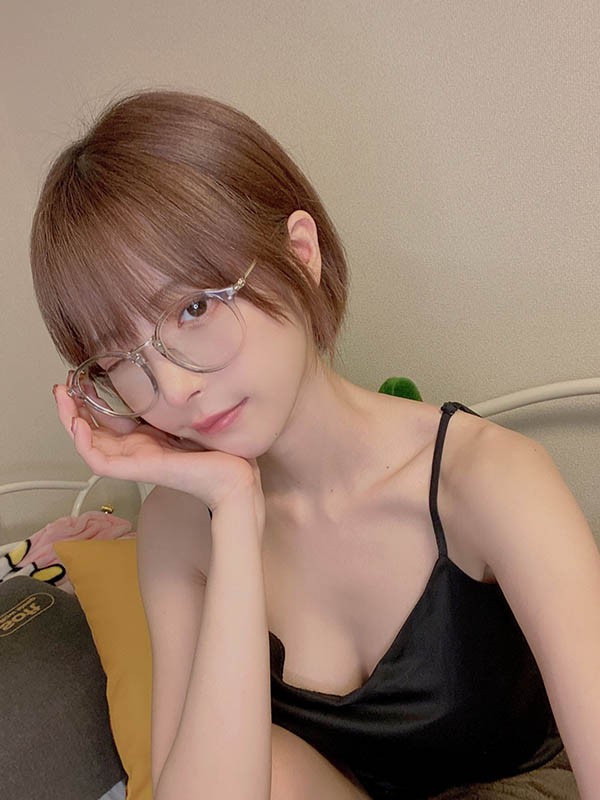 【蜗牛棋牌】大奶萝莉“桃乃木かな”M属性超实用，神级颜值被网公们求撤照