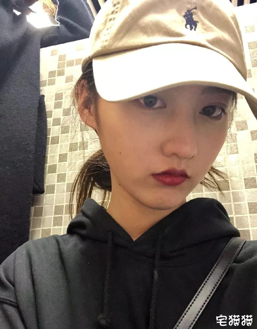 微博上一对神仙颜值的姐妹花@章馨心Erin@章馨贝