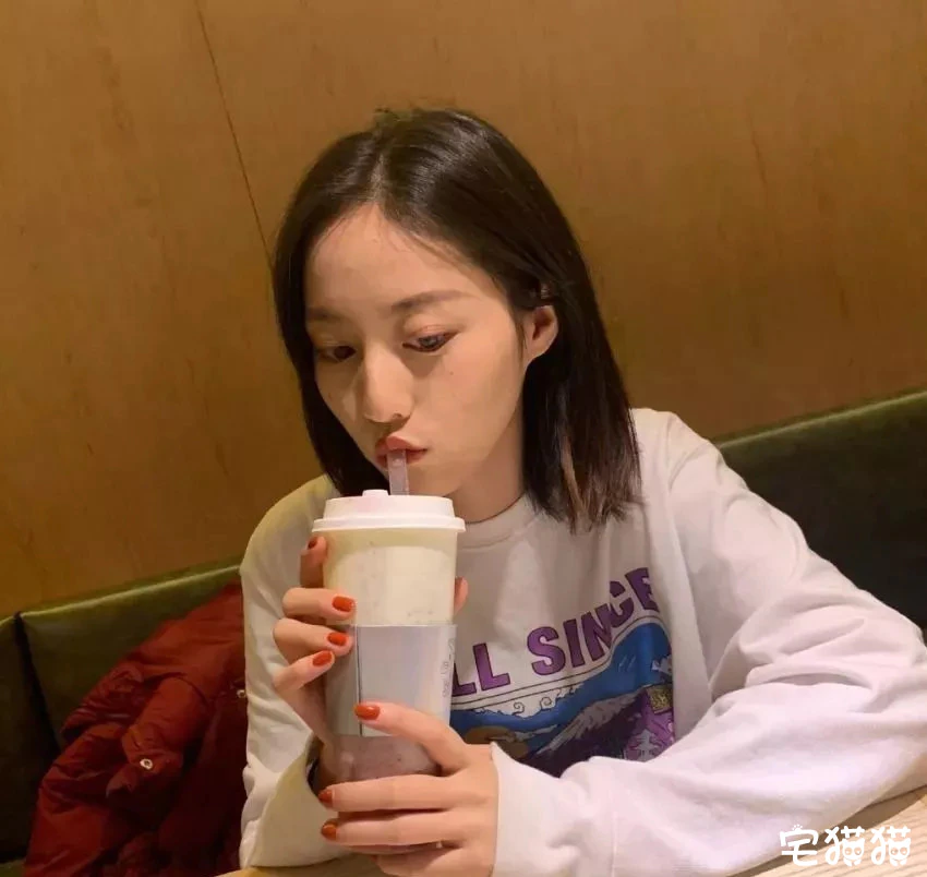 微博上一对神仙颜值的姐妹花@章馨心Erin@章馨贝