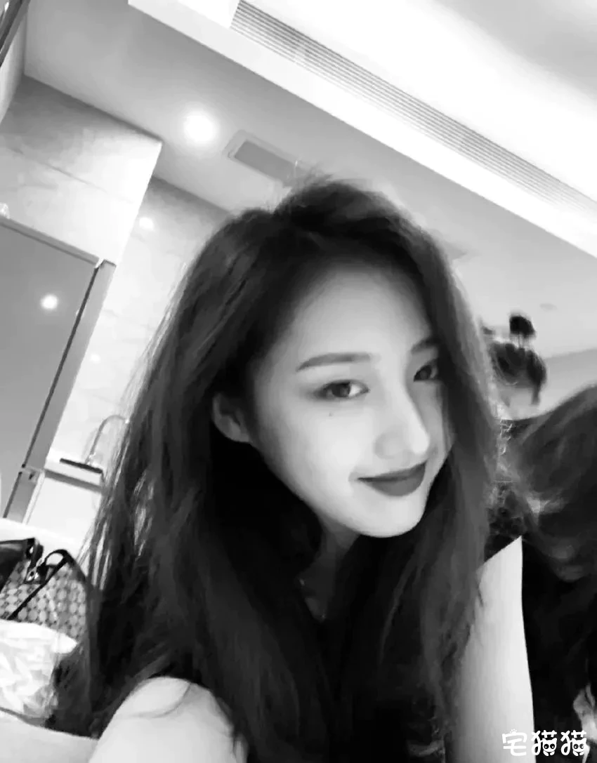 微博上一对神仙颜值的姐妹花@章馨心Erin@章馨贝