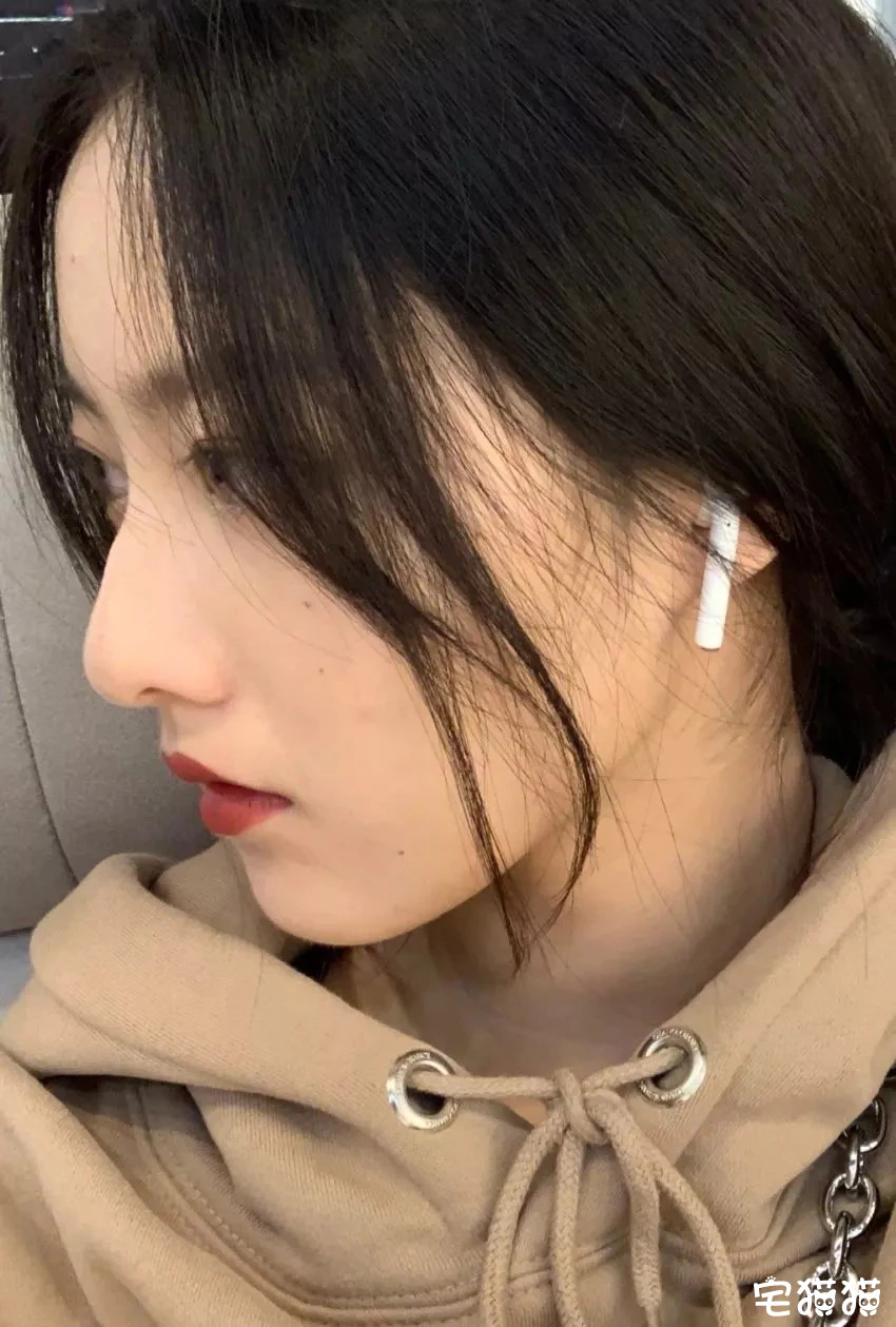 微博上一对神仙颜值的姐妹花@章馨心Erin@章馨贝