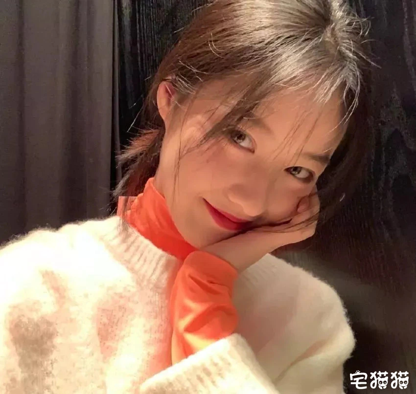 微博上一对神仙颜值的姐妹花@章馨心Erin@章馨贝