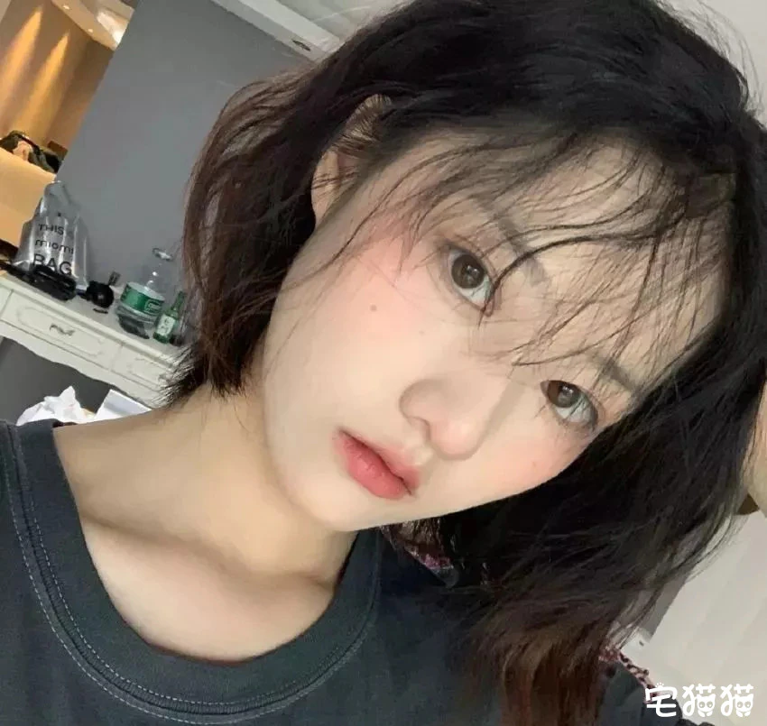 微博上一对神仙颜值的姐妹花@章馨心Erin@章馨贝