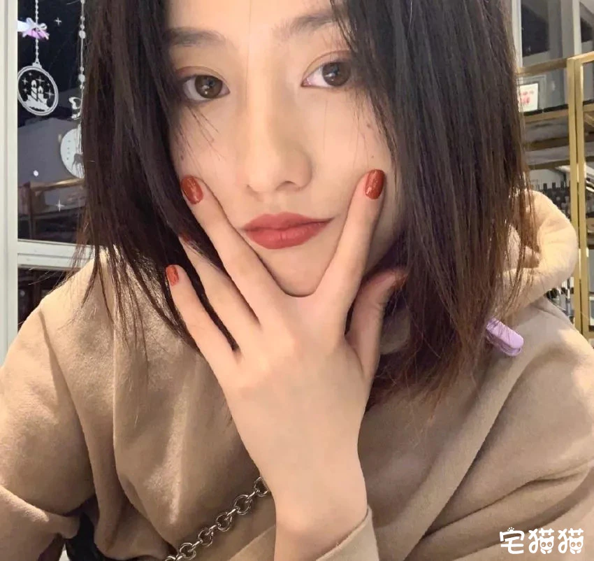 微博上一对神仙颜值的姐妹花@章馨心Erin@章馨贝