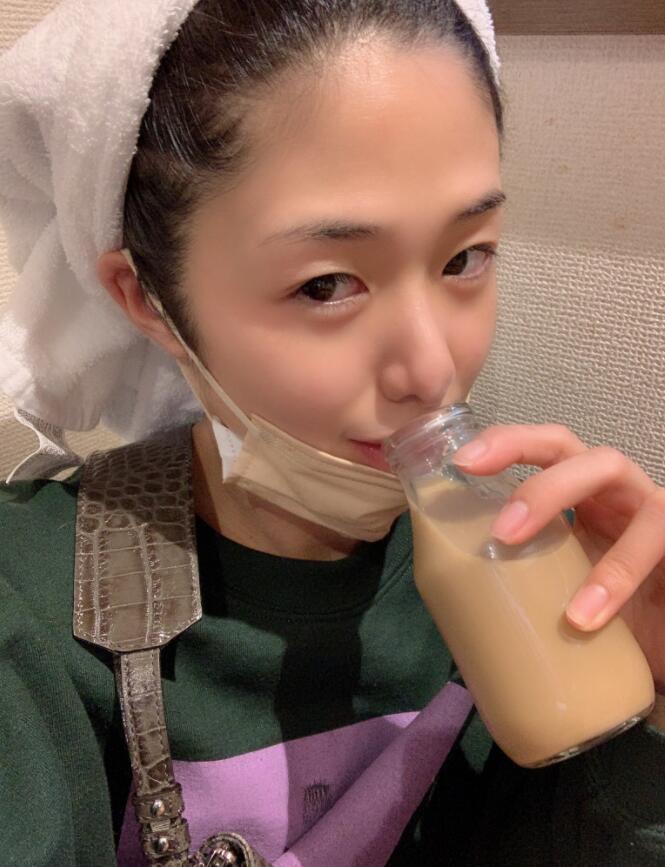 【蜗牛棋牌】川上奈奈美(川上奈々美)新作品肉食系美妻榨干泡友