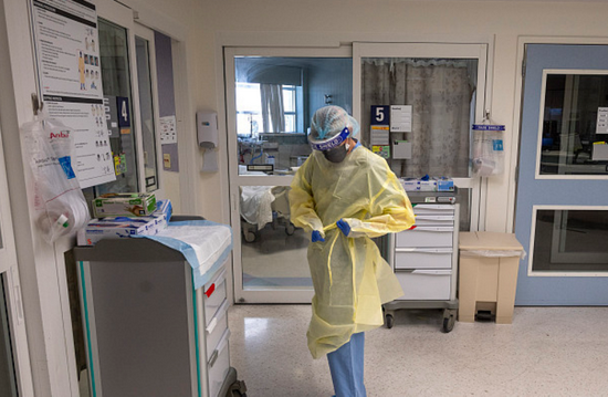 【蜗牛棋牌】美媒:过去两周 美国21州日增新冠病例数增长超10%