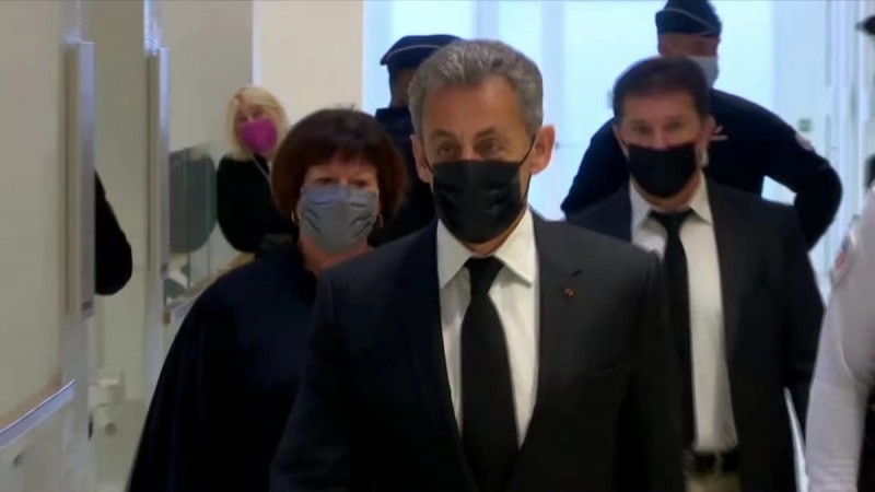 法国前总统萨科齐因幕僚涉嫌徇私及挪用公款一案出庭