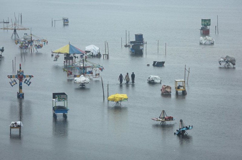 外媒：印度南部和斯里兰卡遭暴雨袭击 至少41人死亡