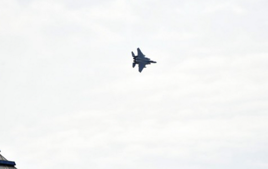 美国F-15战斗机空中制造音爆 当地居民吓坏纷纷报警