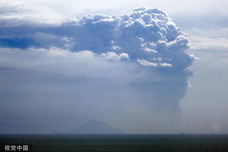 【蜗牛棋牌】印尼喀拉喀托之子火山喷发 火山灰高达3000米