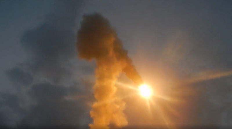 【蜗牛棋牌】俄罗斯从克里米亚发射超音速导弹 摧毁乌克兰燃料库