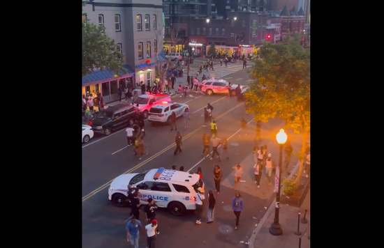 【蜗牛棋牌】美国首都街头发生枪击事件 包括警察在内多人中枪