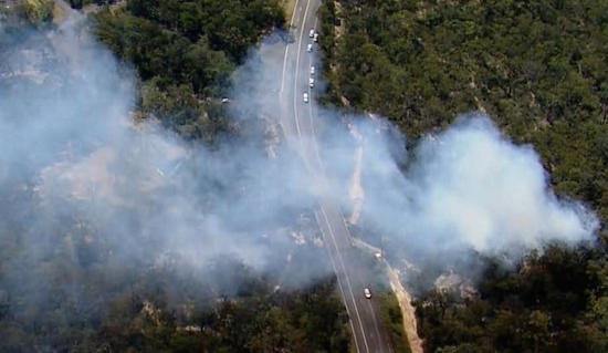 澳大利亚一飞机坠毁后引发丛林大火 机上2人死亡