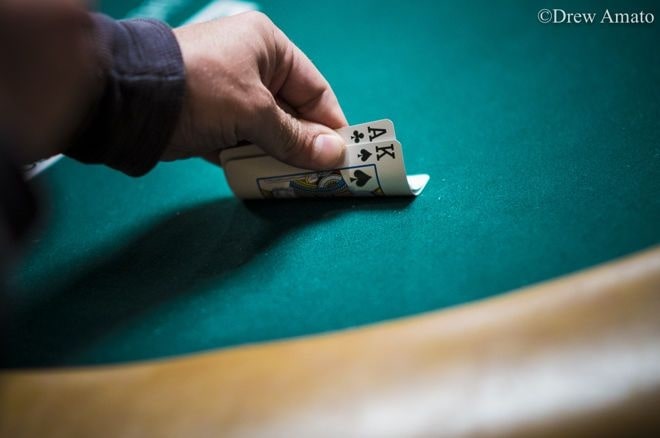 【EV扑克】牌局分析:AK翻前遭遇3bet,你会如何行动?