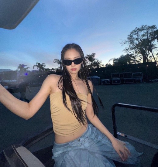 【蜗牛棋牌】BLACKPINK成员JENNIE社交网站发近照秀美貌