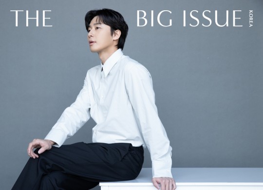 【蜗牛棋牌】韩国艺人IU朴叙俊携手拍公益杂志写真