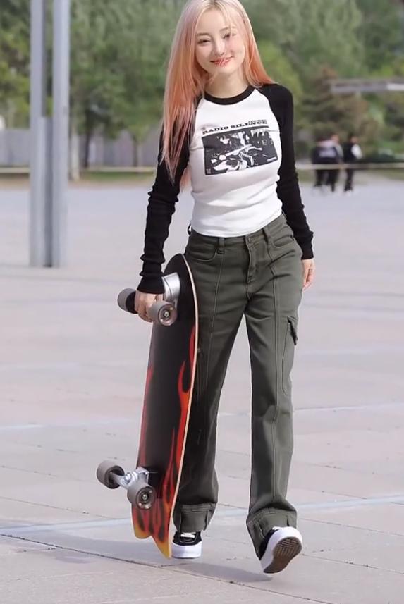 【蜗牛棋牌】李小璐被传新恋情，答应对方追求已私下见面，最新动态心情好