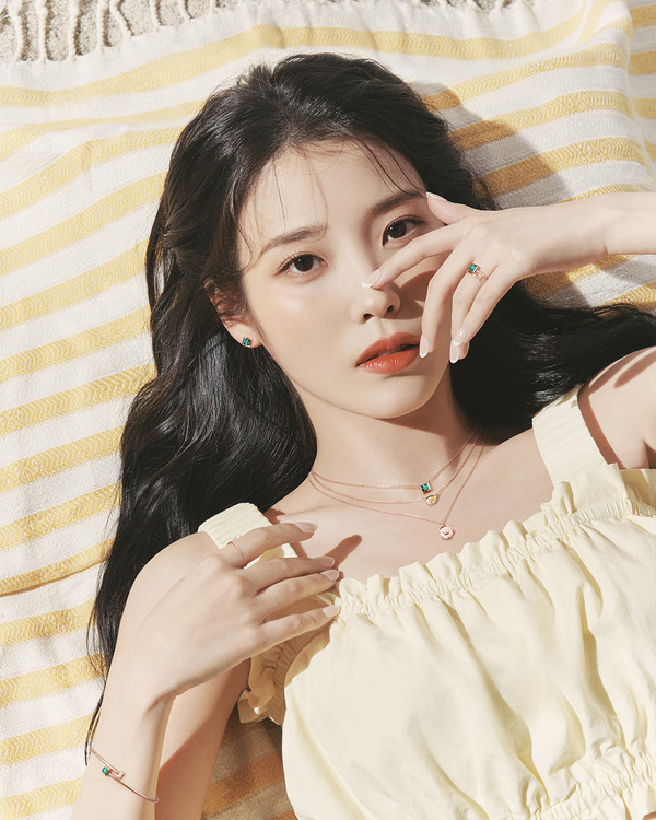 【蜗牛棋牌】韩国女艺人IU代言珠宝品牌拍最新宣传照