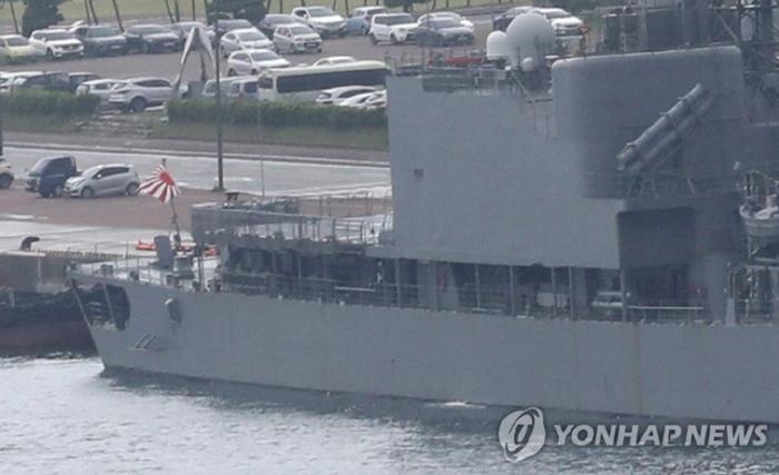 【蜗牛棋牌】旭日旗再次飘扬在釜山港，韩国人原谅日本了吗？