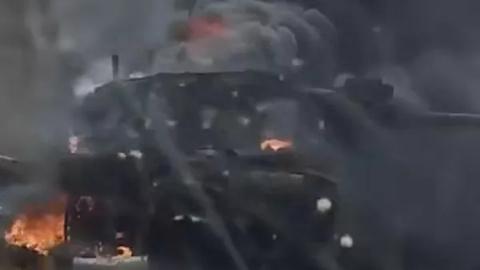 【蜗牛棋牌】首次！俄媒：英国供乌“挑战者-2”坦克在前线被摧毁画面曝光