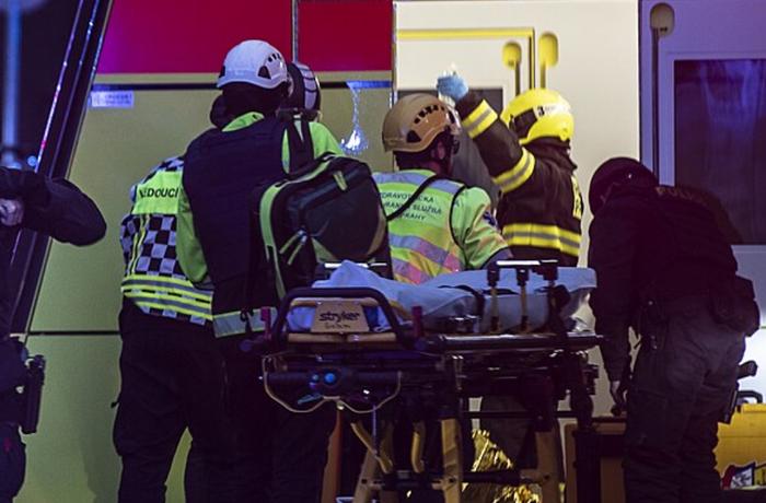 【蜗牛棋牌】捷克查理大学枪击事件已致15人死亡