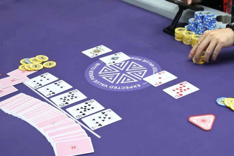 【EV扑克】牌局分析：KQ 3b中顶对，河牌被人推了该弃牌吗