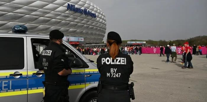 德甲赛事前收到疑似恐怖威胁举报 德国警方加强警力部署