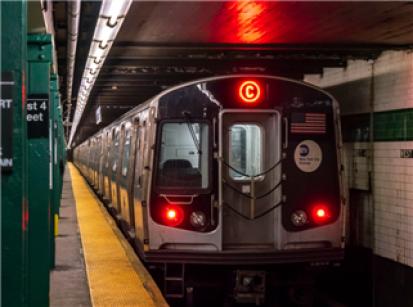 【蜗牛棋牌】美国纽约地铁纵火案嫌疑人被控三项重罪 最高可判处终身监禁