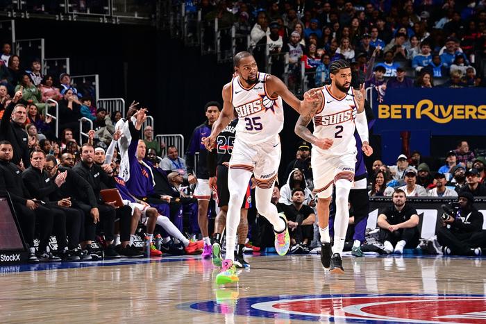 【蜗牛棋牌】杜兰特&布克合砍71分 理查兹首秀21+11 康宁汉姆20+11 太阳胜活塞