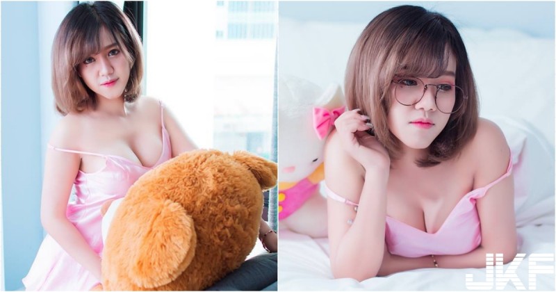 【蜗牛棋牌】「巨乳美少女」奶壓玩偶好兇猛，「渾圓肉球」溢出，好想成為他懷裡的熊熊啊！