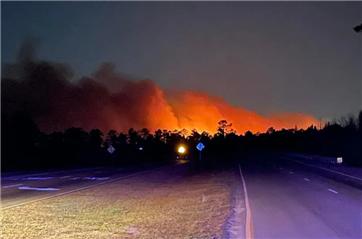 美国南卡罗来纳州因大规模山火进入紧急状态