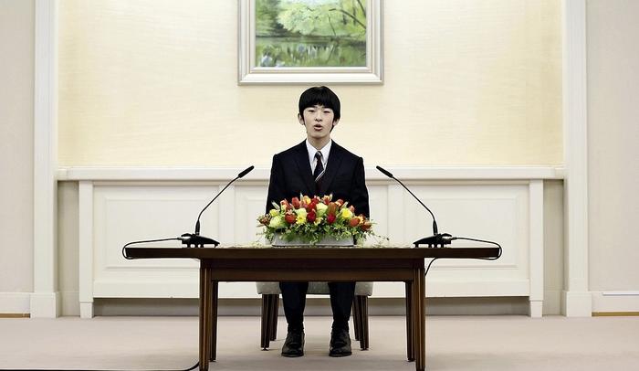 日本皇室时隔39年迎来首位成年男性成员，悠仁亲王成年记者会“首秀”评价两极