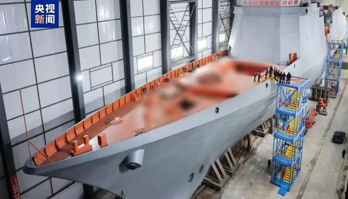 金正恩视察战略导弹核潜艇建造情况
