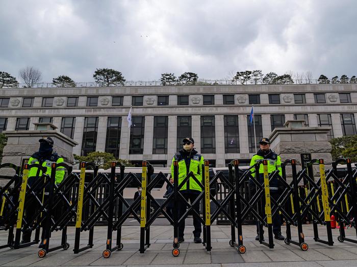 韩国部分遭弹劾官员已复职 尹锡悦弹劾案判决结果下周出炉？
