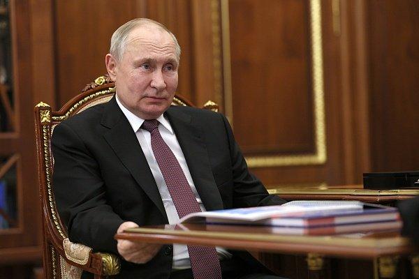 【蜗牛棋牌】佩斯科夫:普京与特朗普通电话理论上是可能的