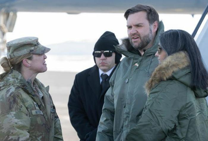 立场与美国政府相悖，美军驻格陵兰岛太空基地指挥官遭解职