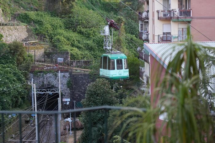 意大利发生缆车轿厢坠落事故 致4人死亡