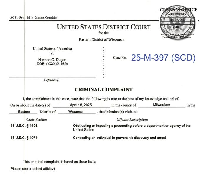 美国上演罕见一幕：FBI冲进法庭逮捕法官 涉特朗普移民执法冲突