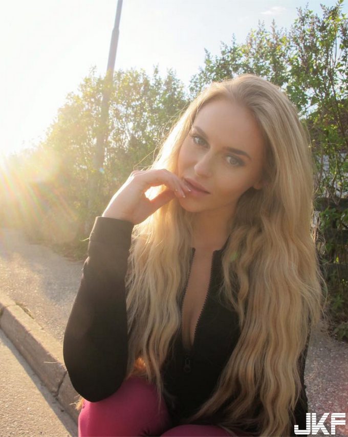 別問我為何站在出境入口！相信我～看到她你會立馬拿護照手刀飛奔機場