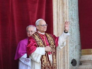 美籍枢机主教首次当选罗马教皇 特朗普发文祝贺：历史性时刻