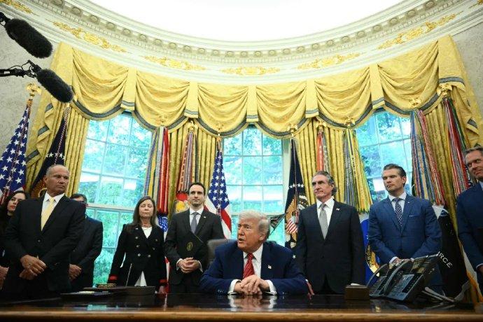 【蜗牛棋牌】特朗普:美军盛大阅兵式将超越世界杯或奥运会